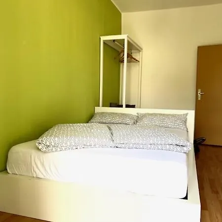 Apartment Industry - Mit Balkon *