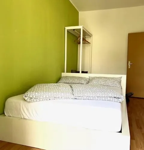 Apartment Industry - Mit Balkon *